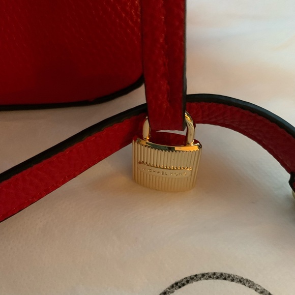 NWOT MK pebble leather with metallic accents, med. shoulder bag. Removable strap - Picture 4 of 6